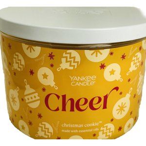 Yankee Candle 3-Wick Candle, Christmas Cookie, 18oz - Up to 50 Hours Burn Time